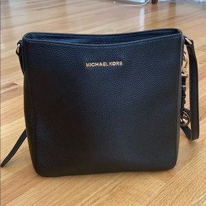 2018 Michael kors black cross body